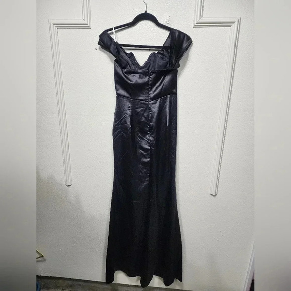 Lulus Stunning Arrival Black Satin Off-The-Shoulder Maxi Dress Wedding Prom - Picture 9 of 9
